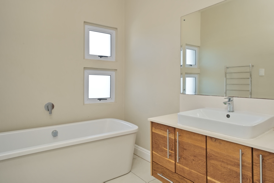 5 Bedroom Property for Sale in Blue Horizon Bay Eastern Cape